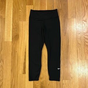 Nike women’s cropped leggings